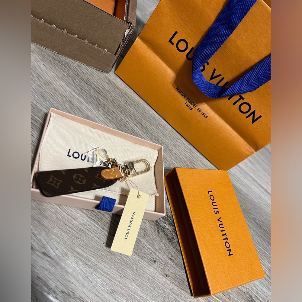 NWT Authentic Louis Vuitton Key Holder